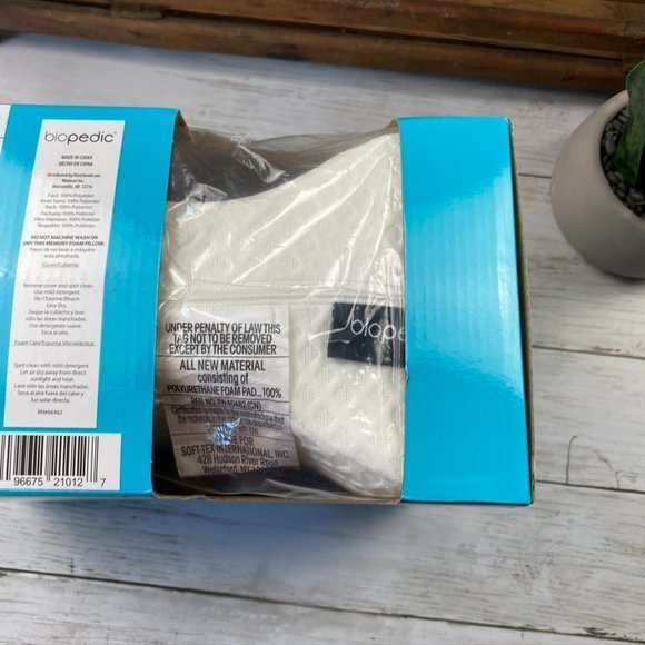 Biopedic Knee Pillow, Made With Memory Foam.  Supports &‎ Alignment, 10 "×8". - Picture 2 of 6